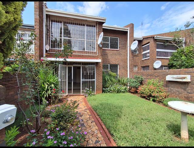 3 BEDROOM DUPLEX FOR SALE IN STILFONTEIN EXT 3